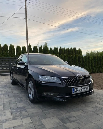 Skoda Superb cena 71800 przebieg: 100000, rok produkcji 2016 z Skawina małe 106